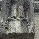 Reichsadler am älteren Teil der Rodenkirchner Brücke, die 1941 als erste Autobahnquerung über den Rhein eröffnet wurde. Unter den Greifen des Adlers ist zu erahnen, wo nach dem Krieg das Hakenkreuz entfernt wurde.